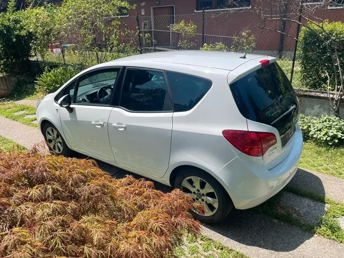 Usata Opel Meriva 95 CV (69 kW) 2011 Bianco Monovolume