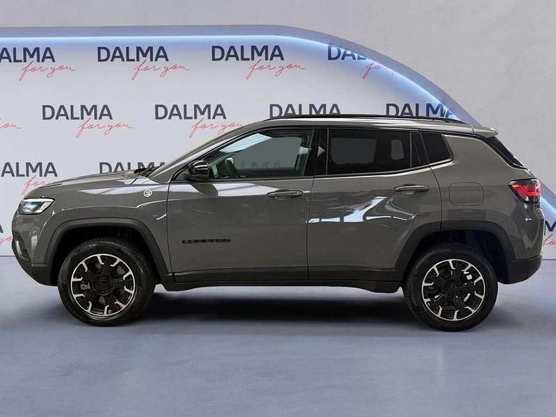 Usata Jeep Compass Trailhawk 241 CV (177 kW) 2023 Sting gray metallic SUV