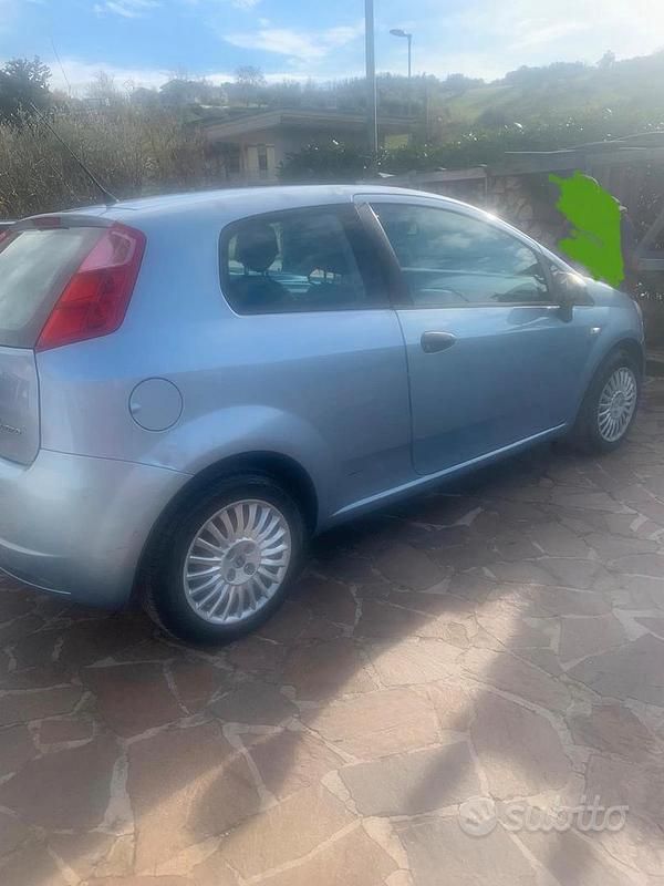 Blu Usata 2005 Fiat Punto Due volumi | 2000 € (Buon prezzo) - Immagine 1/3