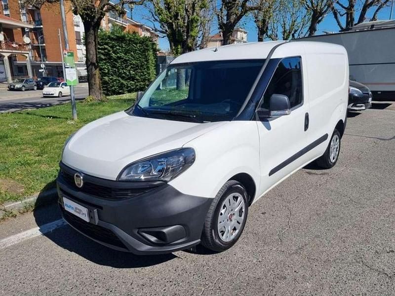 Usata Fiat Doblò Easy 105 CV (77 kW) 2021 Bianco Monovolume
