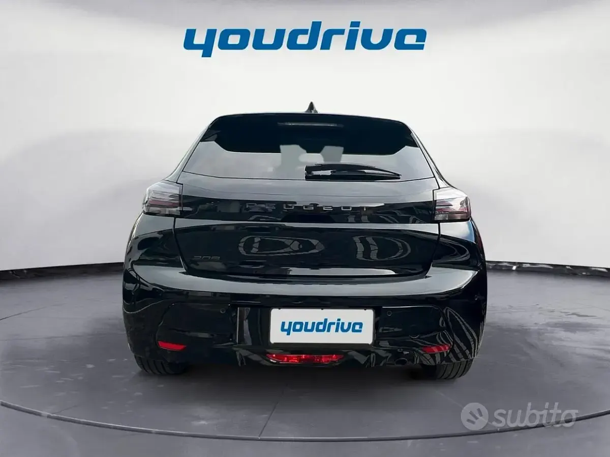 Usata Peugeot 208 Allure 101 CV (74 kW) 2025 Nero Utilitaria