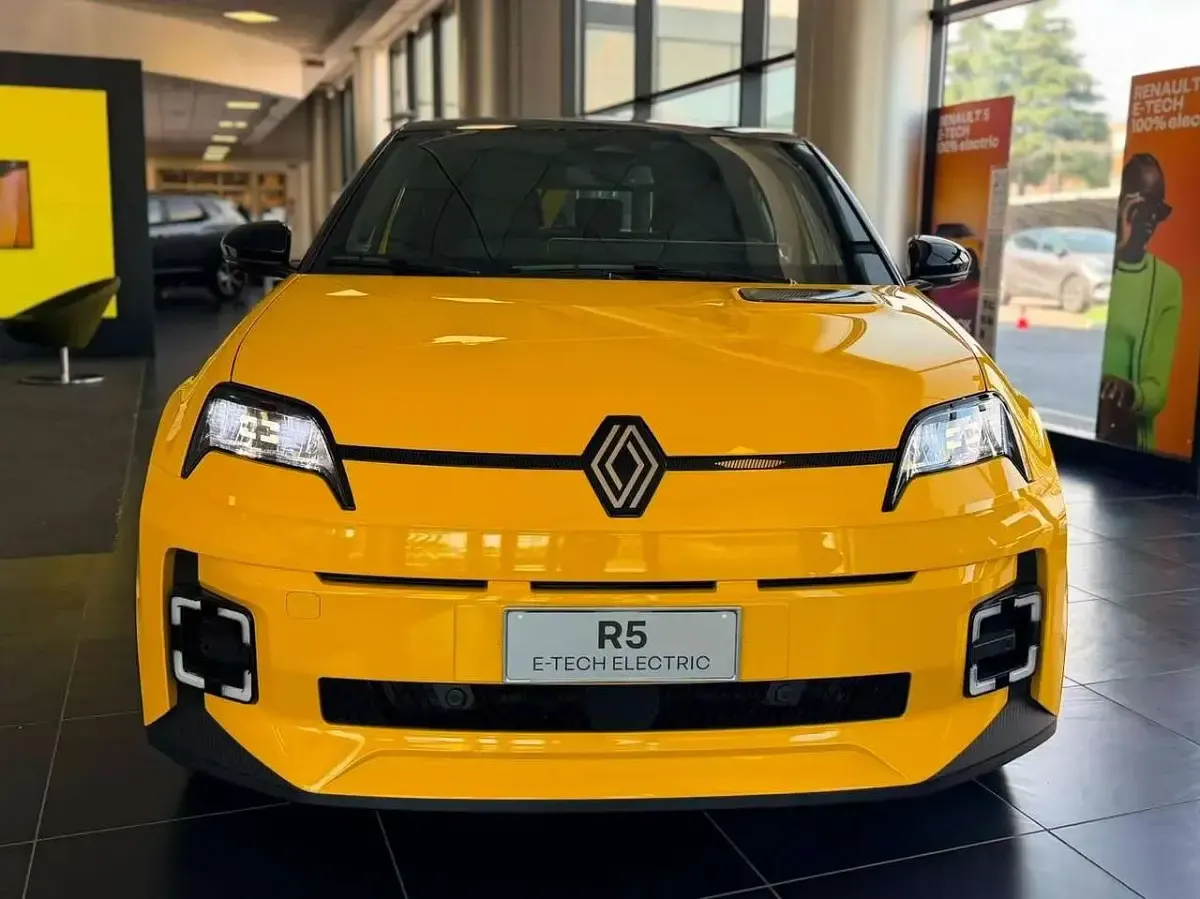 Nuova Renault 5 E-Tech Komfort 110 kW (150 CV) 2026 Giallo Berlina