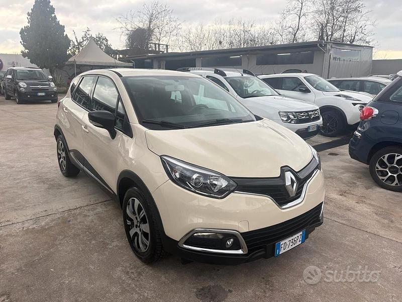 Usata Renault Captur Intens 90 CV (66 kW) 2016 Beige SUV