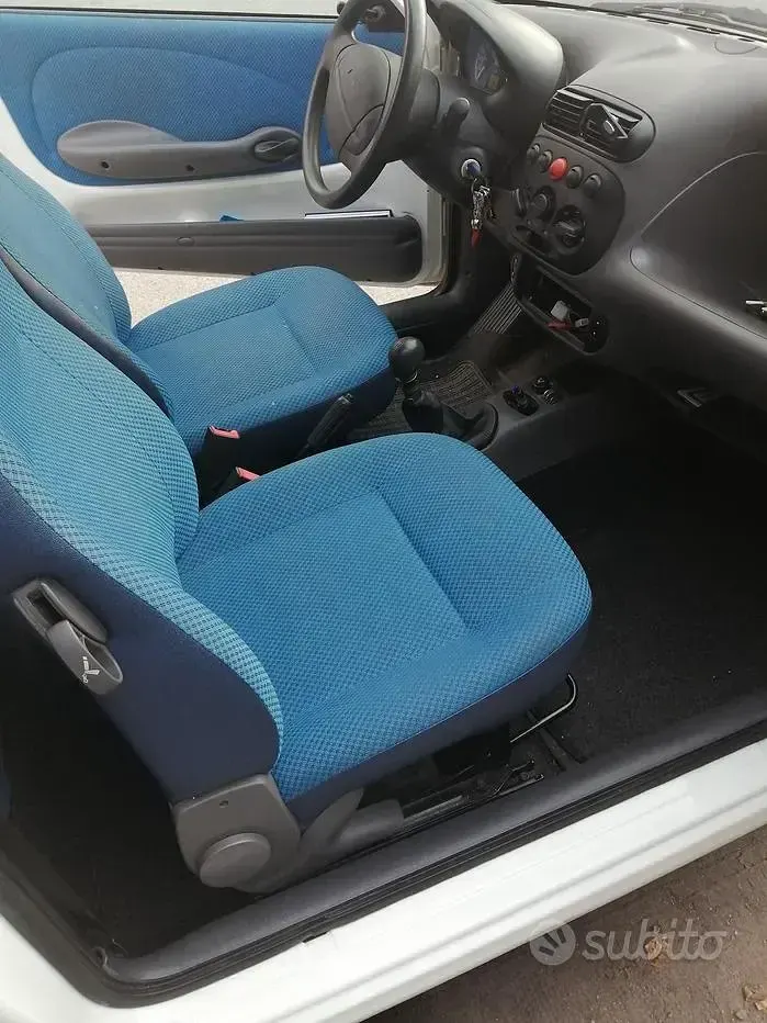 Usata Fiat 600 54 CV (39 kW) 2002 Bianco Berlina