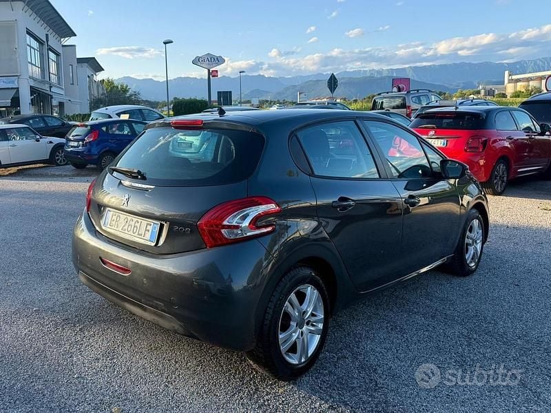 Usata Peugeot 208 Access 82 CV (60 kW) 2013 Grigio Utilitaria