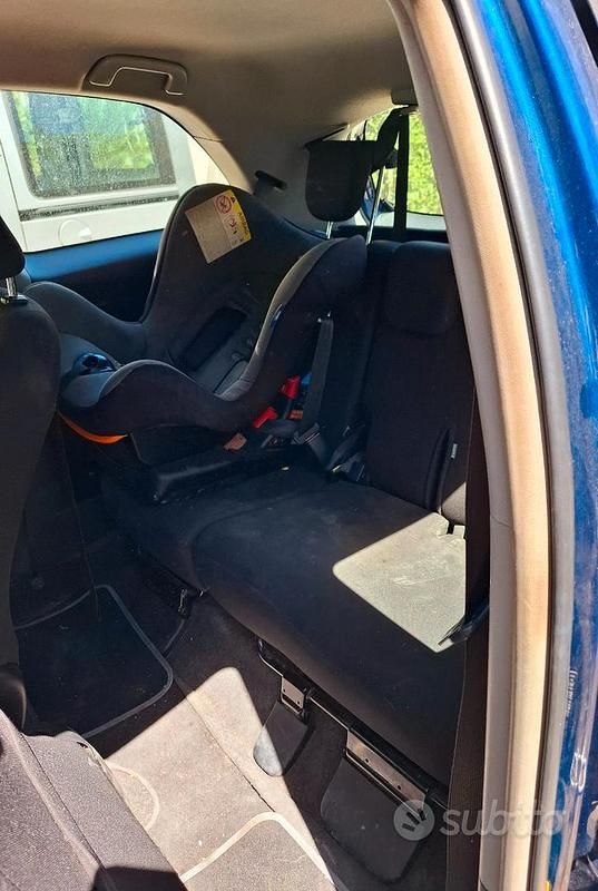 Usata Toyota Yaris 68 CV (50 kW) 2006 Blu Utilitaria