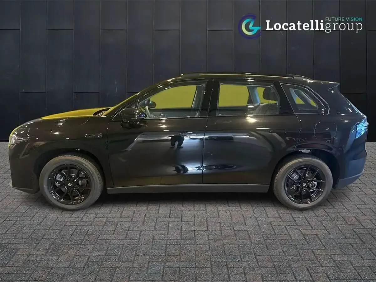 Nuova Leapmotor C10 80 kW (109 CV) 2025 Metallic black SUV