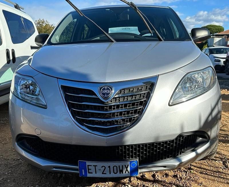 Usata Lancia Ypsilon S 95 CV (69 kW) 2014 Argento Utilitaria