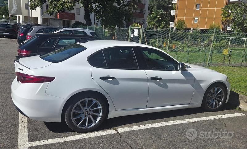 Usata Alfa Romeo Giulia 150 CV (110 kW) 2016 Bianco Berlina
