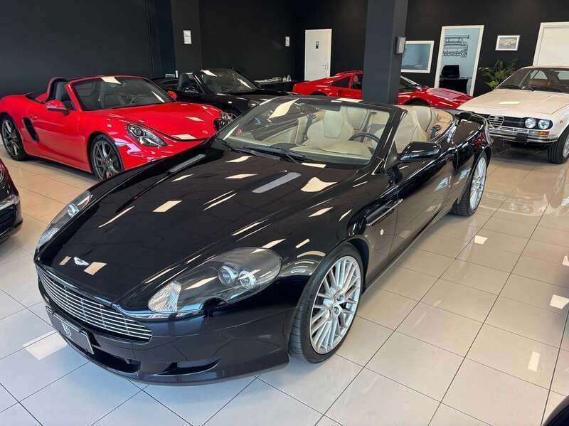 Usata Aston Martin DB9 457 CV (336 kW) 2009 Nero perlato metallizzato Cabrio