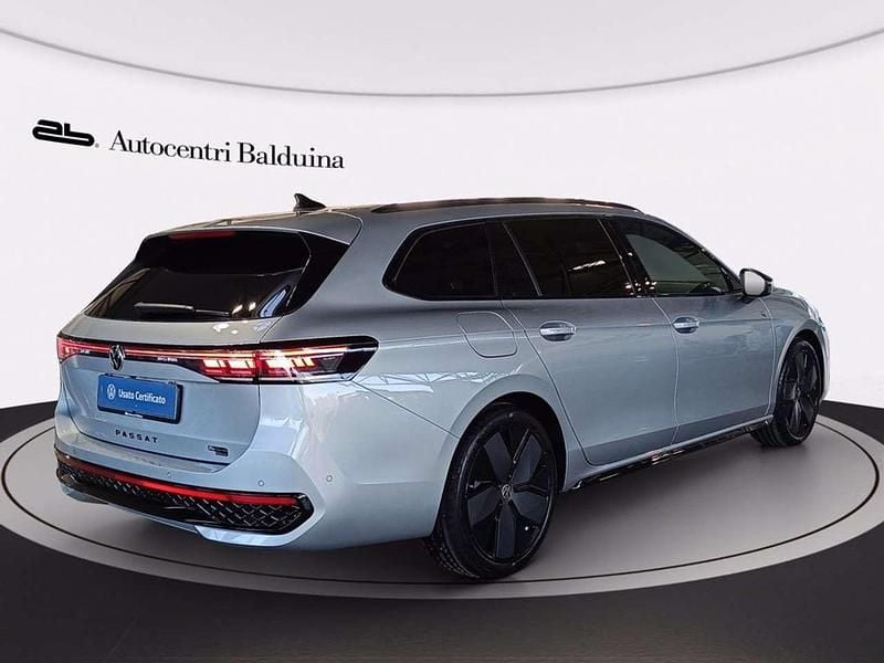 Nuova VW Passat R-line 150 CV (110 kW) 2025 Grigio dolomite metalizzato Station wagon
