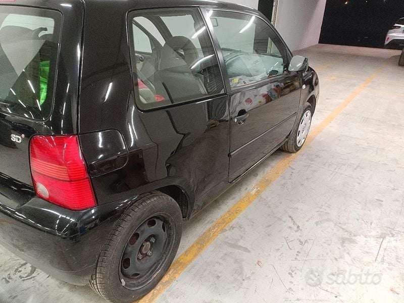 Usado VW Lupo 60 CV (44 kW) 2001 Negro Utilitario