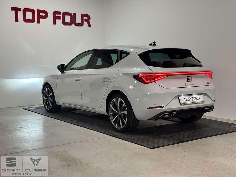 Nuova Seat Leon FR 116 CV (85 kW) 2025 Bianco Utilitaria