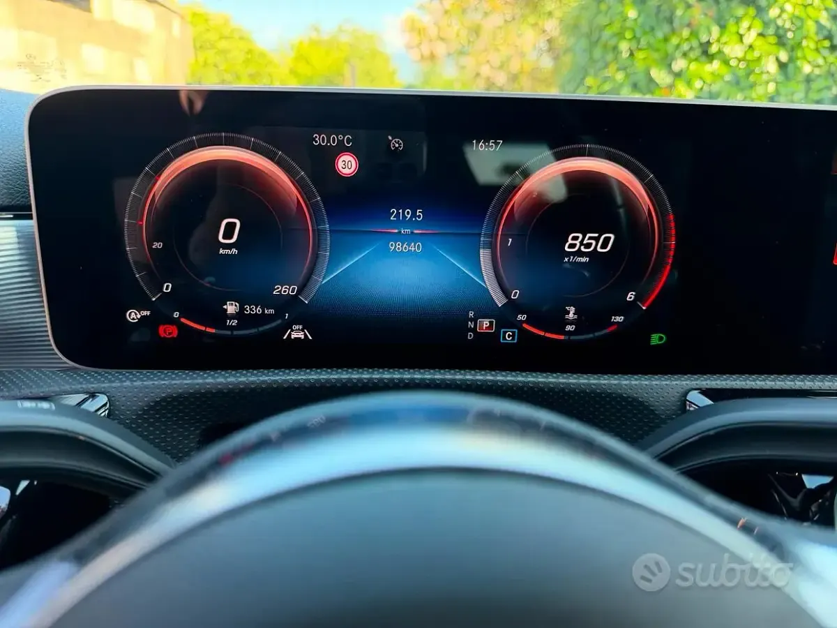 Usata Mercedes 180 116 CV (85 kW) 2019 Nero Berlina