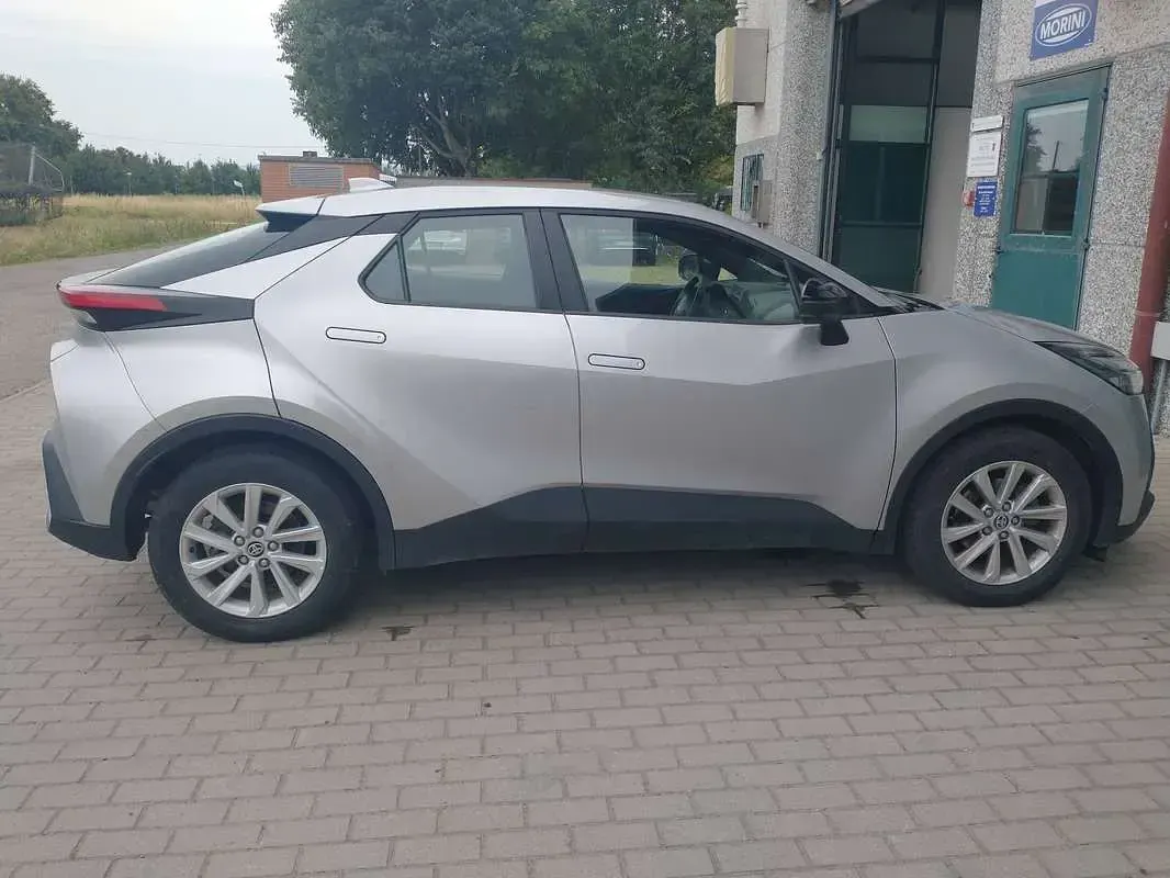 Usata Toyota C-HR Trend 98 CV (72 kW) 2024 Argento SUV