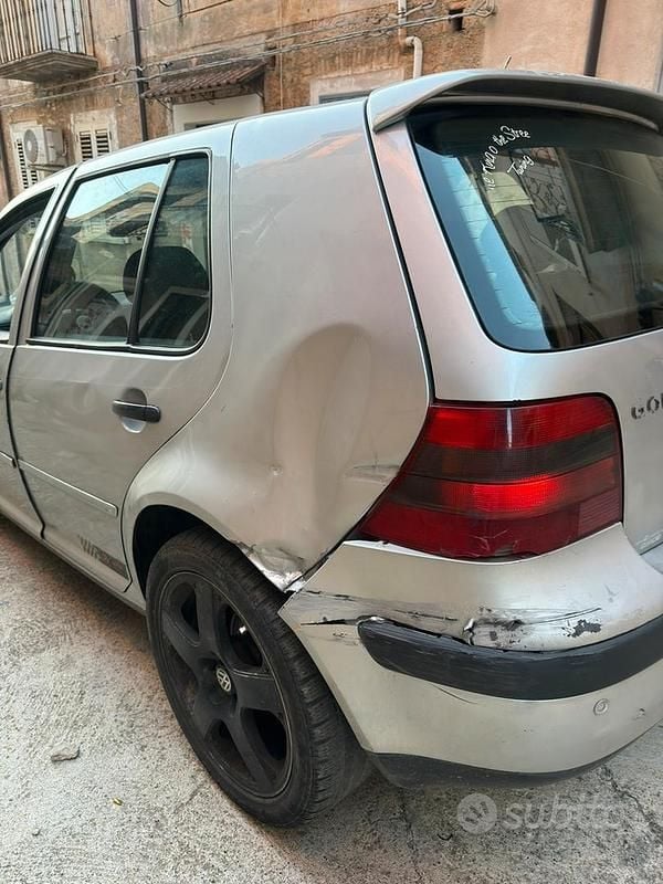 Usata VW Golf IV 101 CV (74 kW) 2001 Grigio Berlina