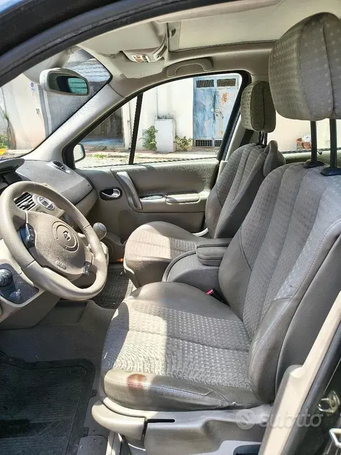 Usata Renault Grand Scénic II 120 CV (88 kW) 2004 Nero Monovolume