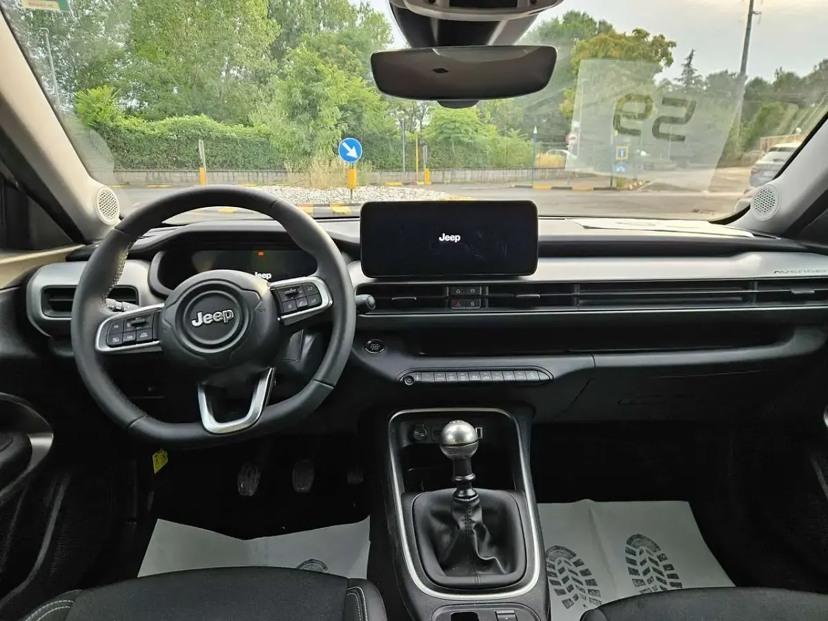 Usata Jeep Avenger Summit 101 CV (74 kW) 2025 Grigio SUV