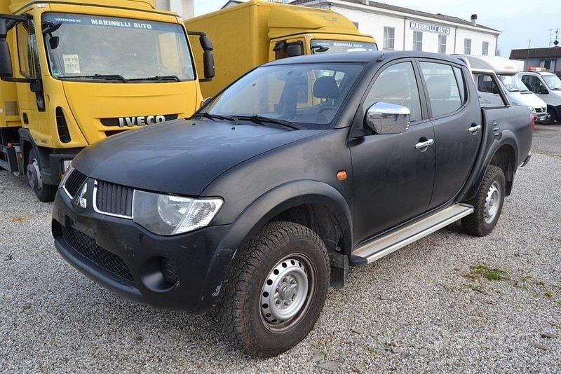 Usata Mitsubishi L200 136 CV (100 kW) 2010 Nero Pick-up