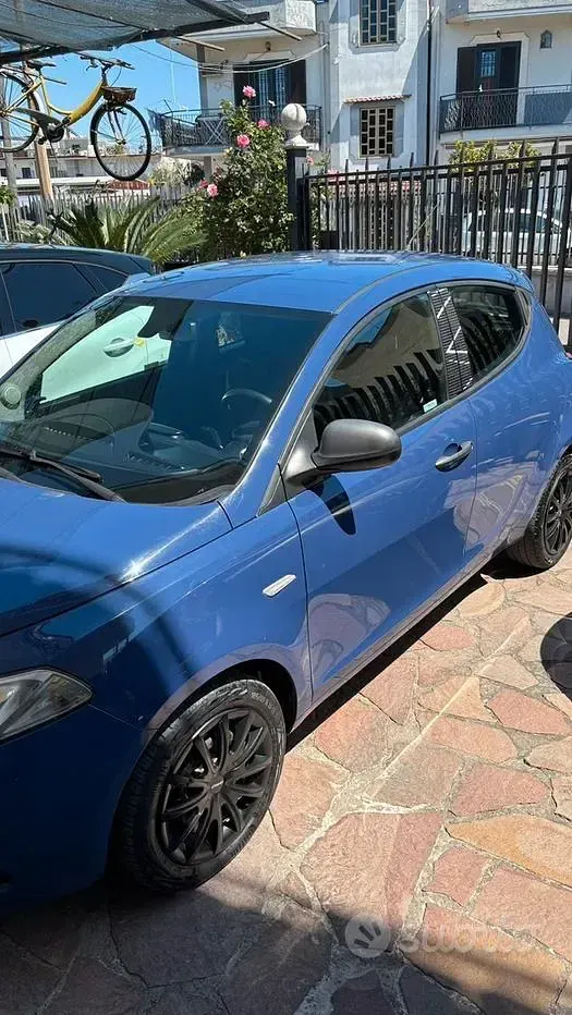 Usata Lancia Ypsilon 60 CV (44 kW) 2017 Blu Utilitaria