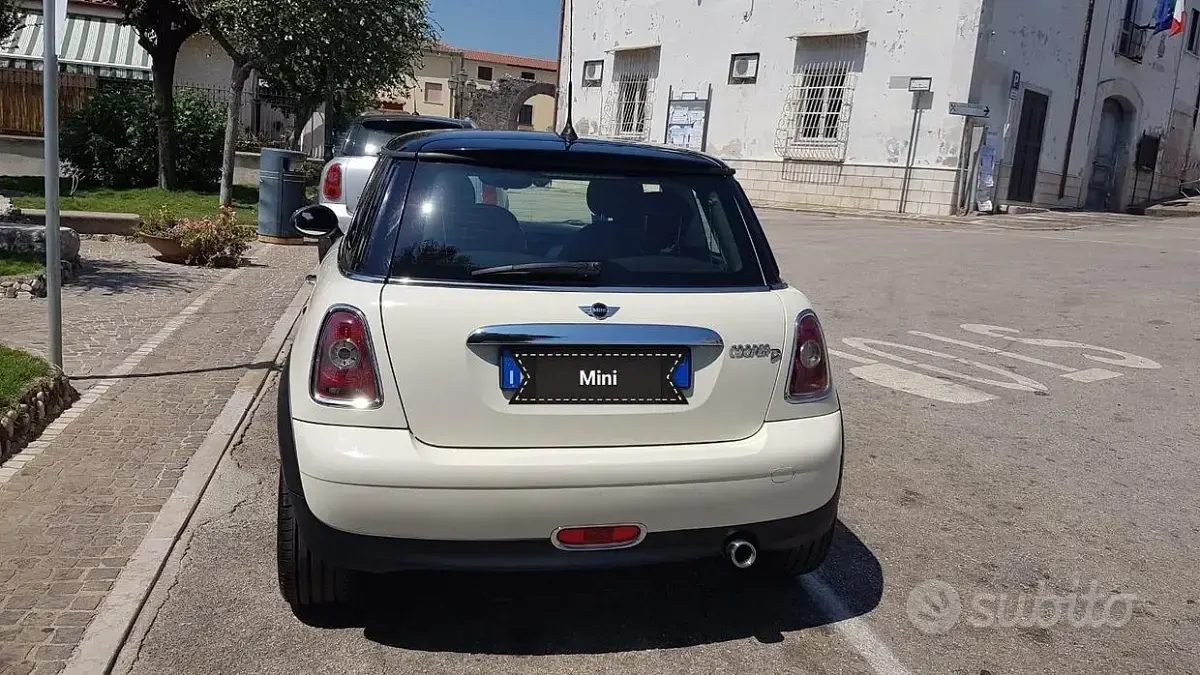 Usata Mini Cooper Coupé 112 CV (82 kW) 2010 Bianco Coupé
