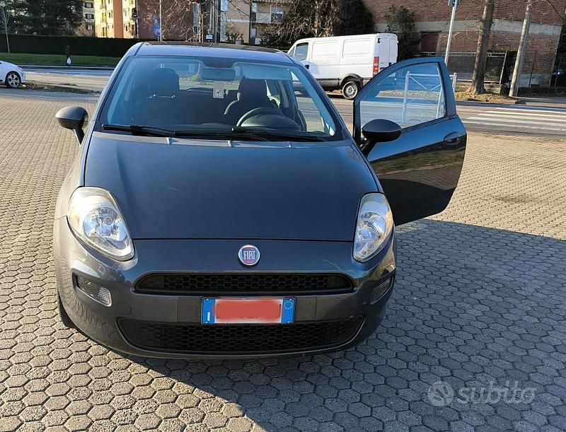 Usata Fiat Punto Street 69 CV (50 kW) 2014 Grigio Berlina