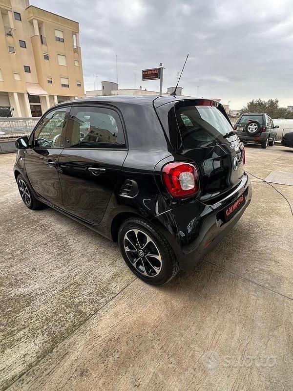 Usata Smart ForFour Prime 71 CV (52 kW) 2015 Nero Utilitaria