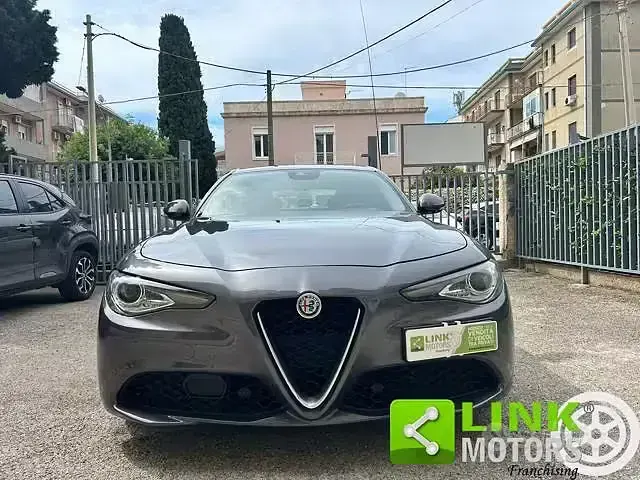 Usata Alfa Romeo Giulia Super 179 CV (131 kW) 2017 Grigio Berlina