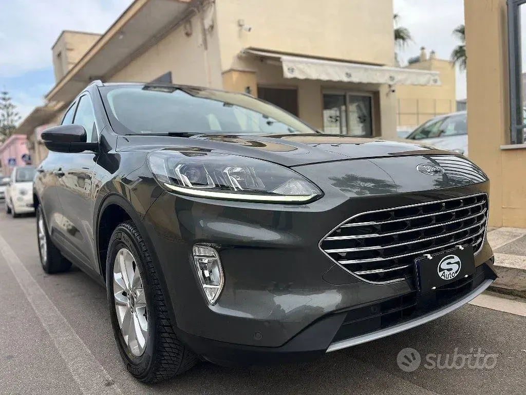 Usata Ford Kuga Titanium 120 CV (88 kW) 2021 Grigio SUV