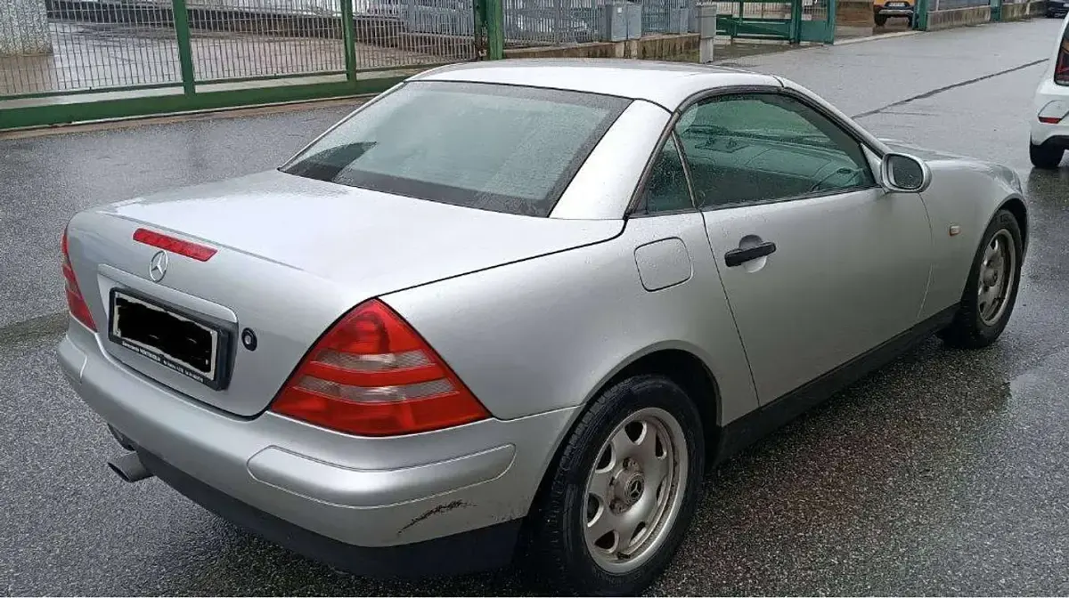 Usata Mercedes SLK200 136 CV (100 kW) 1997 Argento Cabrio