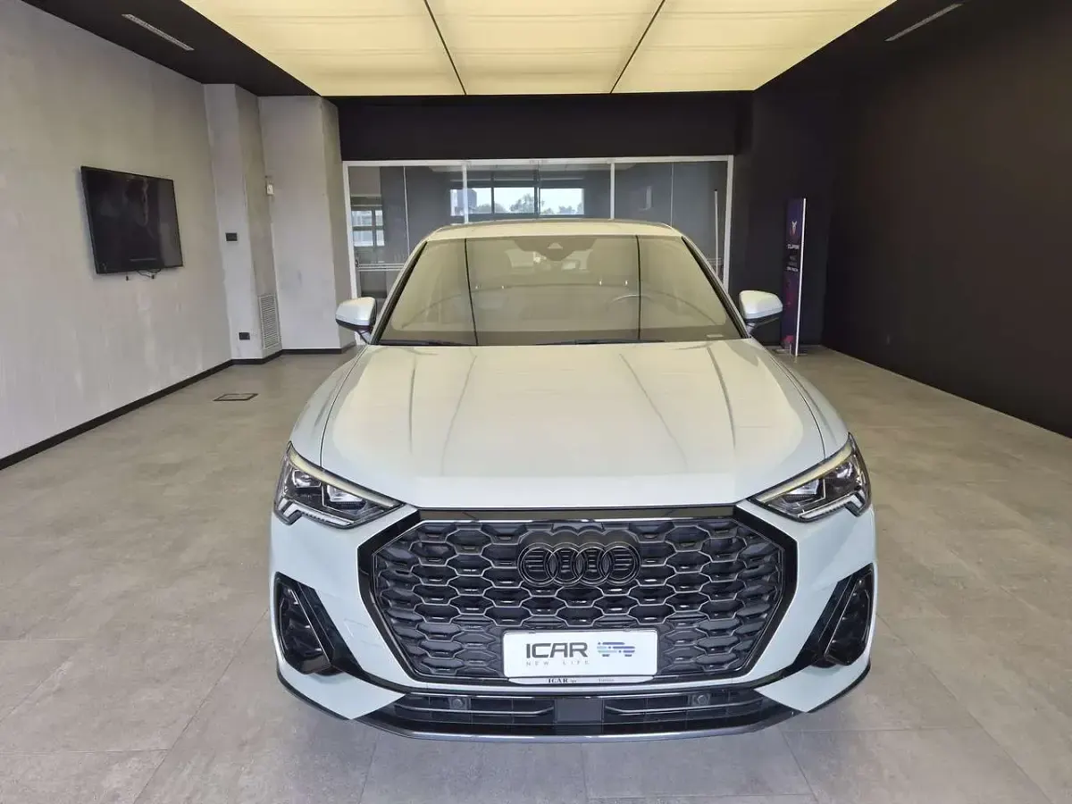Usata Audi Q3 Sportback S-Line 150 CV (110 kW) 2023 Grigio [cc8] SUV