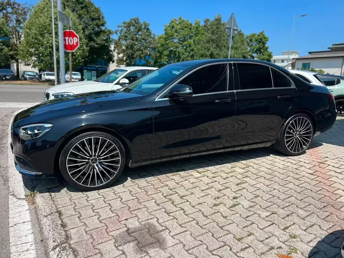 Usata Mercedes E220 Business 194 CV (142 kW) 2021 Nero Berlina