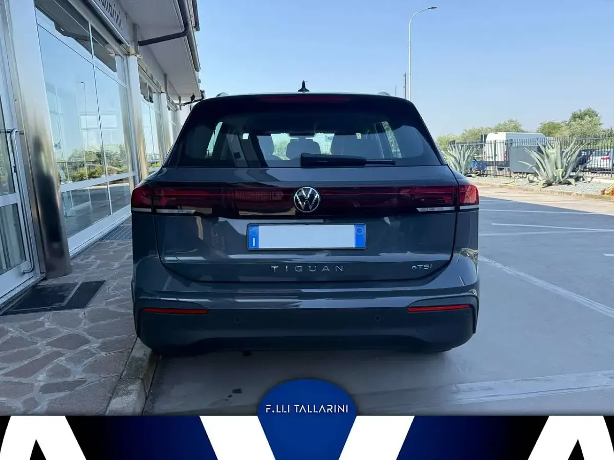 Usata VW Tiguan Life 150 CV (110 kW) 2024 Dolphin grey metallizzato SUV