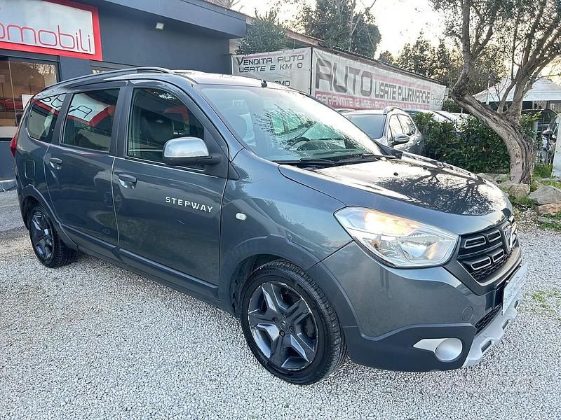 Usata Dacia Lodgy Lauréate 109 CV (80 kW) 2017 Grigio Monovolume