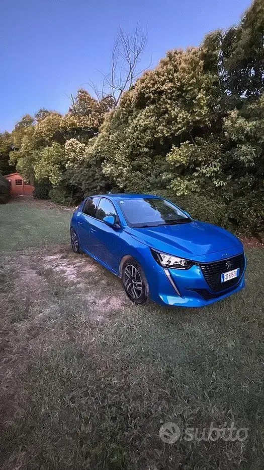 Usata Peugeot 208 102 CV (75 kW) 2021 Bluazzurro Utilitaria