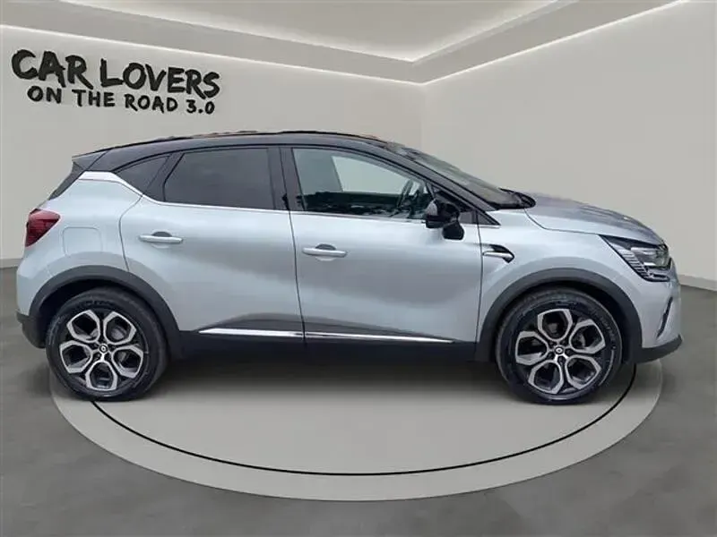 Second-hand Renault Captur Intens 101 CP (74 kW) 2023 Gri SUV