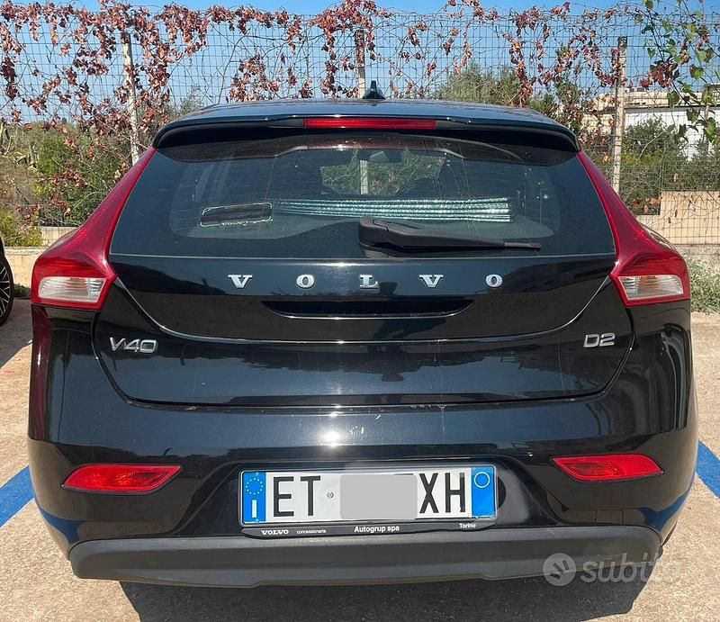 Usata Volvo V40 114 CV (83 kW) 2013 Nero Berlina