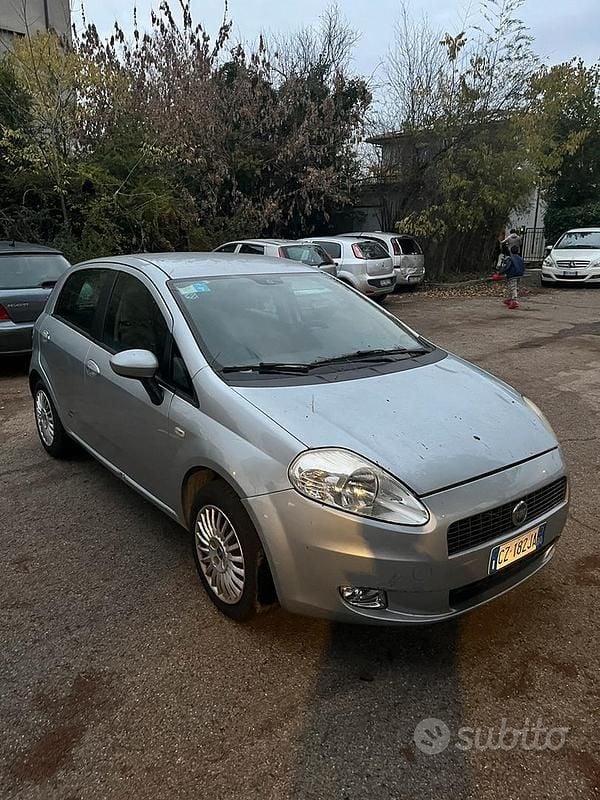 Grigio Usata 2005 Fiat Grande Punto Due volumi | 3000 € - Immagine 1/4