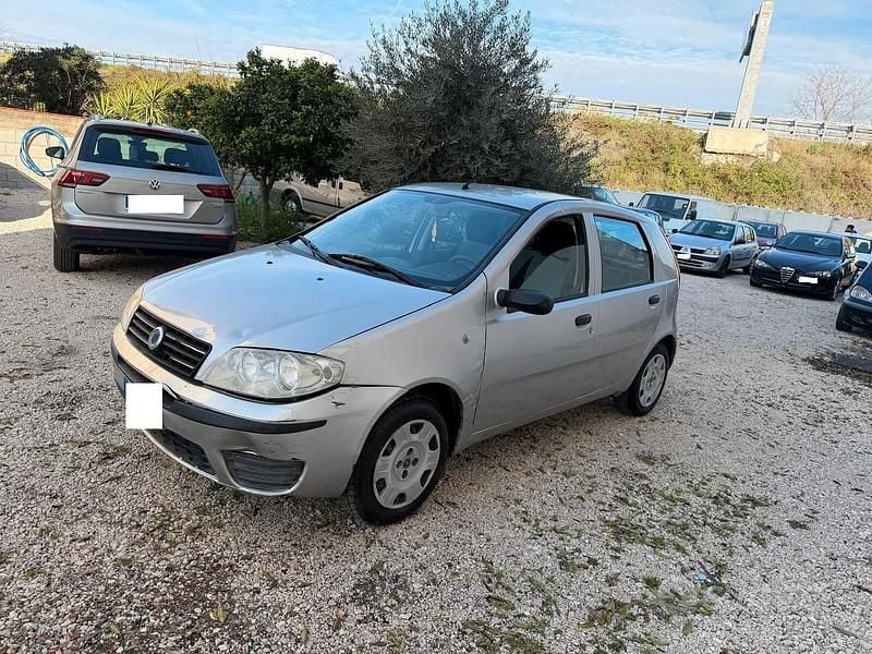 Usata Fiat Punto Dynamic 60 CV (44 kW) 2005 Grigio Berlina