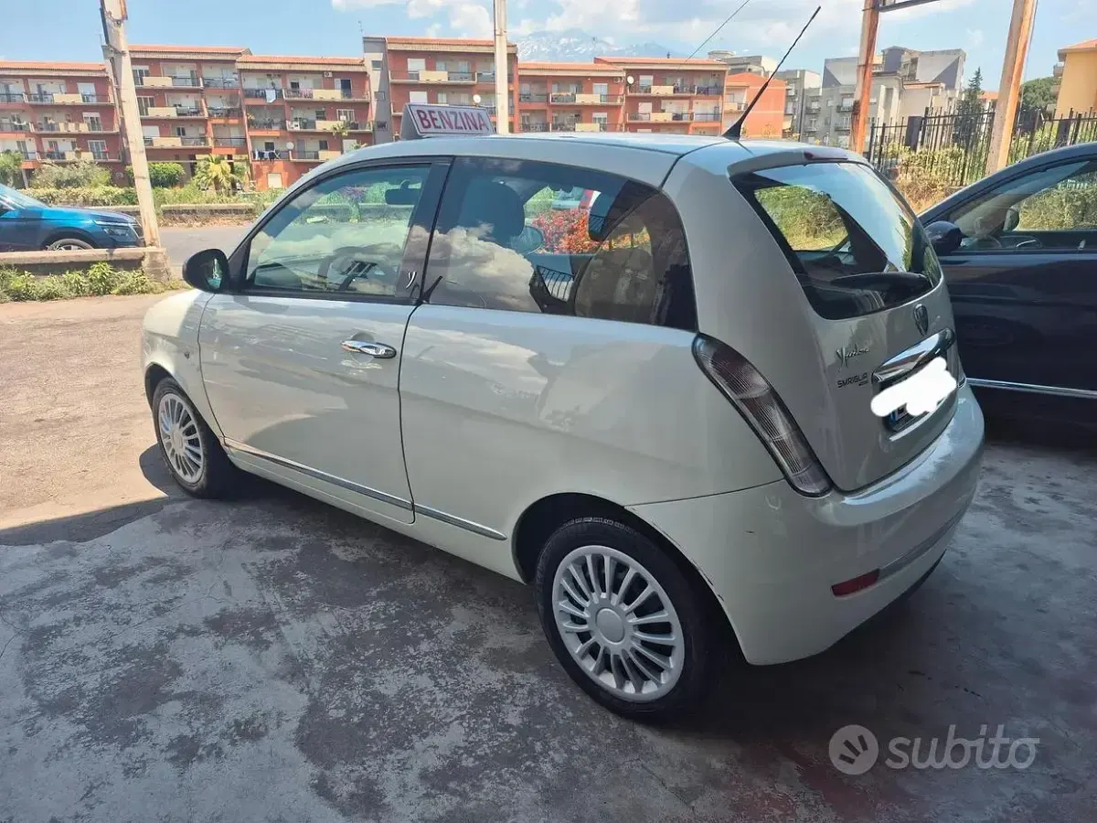 Usata Lancia Ypsilon 69 CV (50 kW) 2011 Bianco Utilitaria