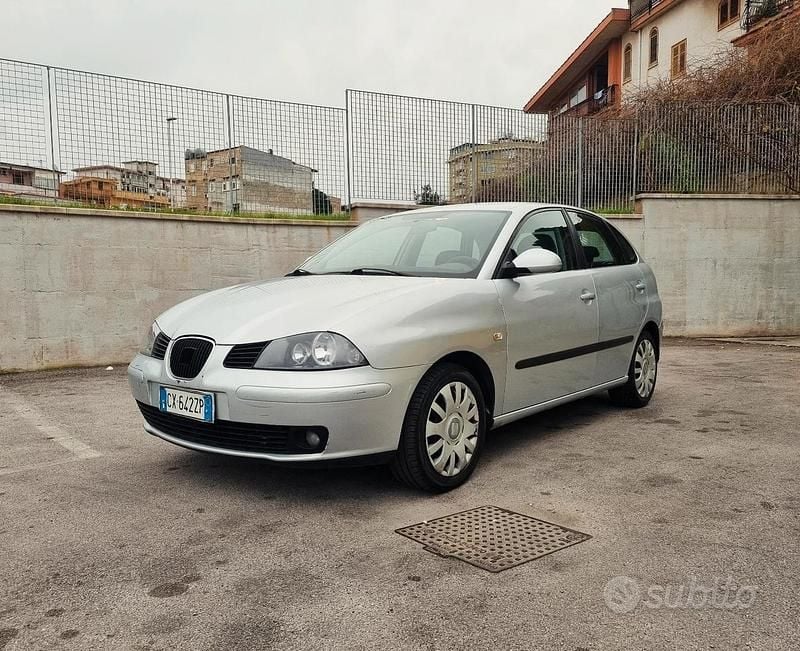 Usata Seat Ibiza 75 CV (55 kW) 2005 Grigio Utilitaria