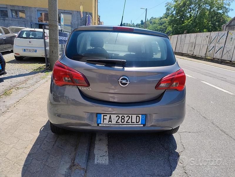Usado Opel Corsa Edition 90 HP (66 kW) 2016 Cinzento Sedan