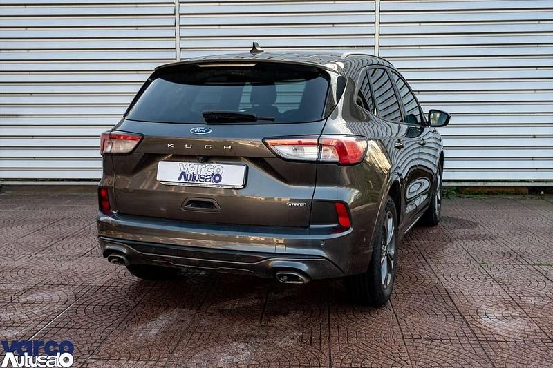 Usata Ford Kuga ST-Line X 249 CV (183 kW) 2023 Grigio magnetic SUV