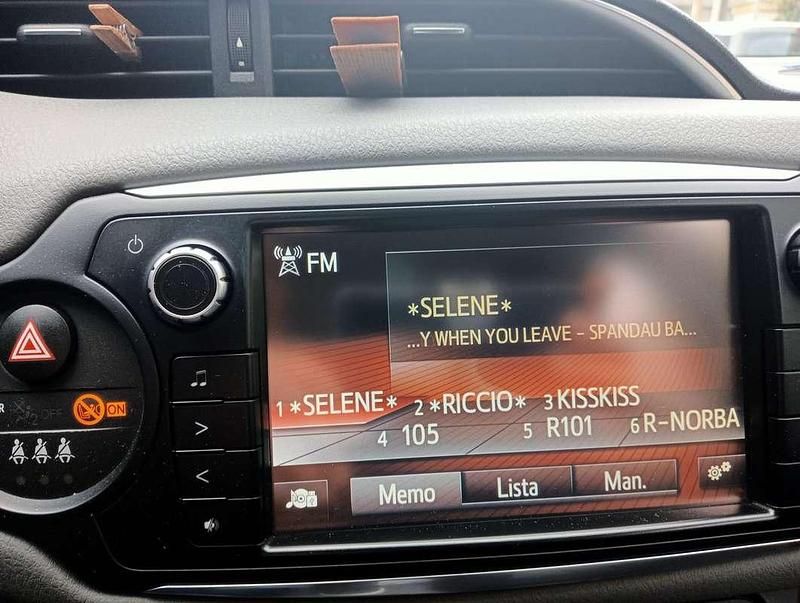 Usata Toyota Yaris 69 CV (50 kW) 2015 Bianco Berlina