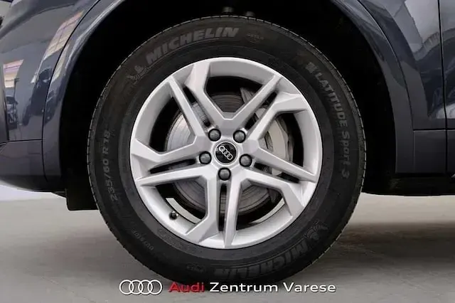 Begagnad Audi Q5 Advanced Plus 299 HK (219 kW) 2023 Grå SUV