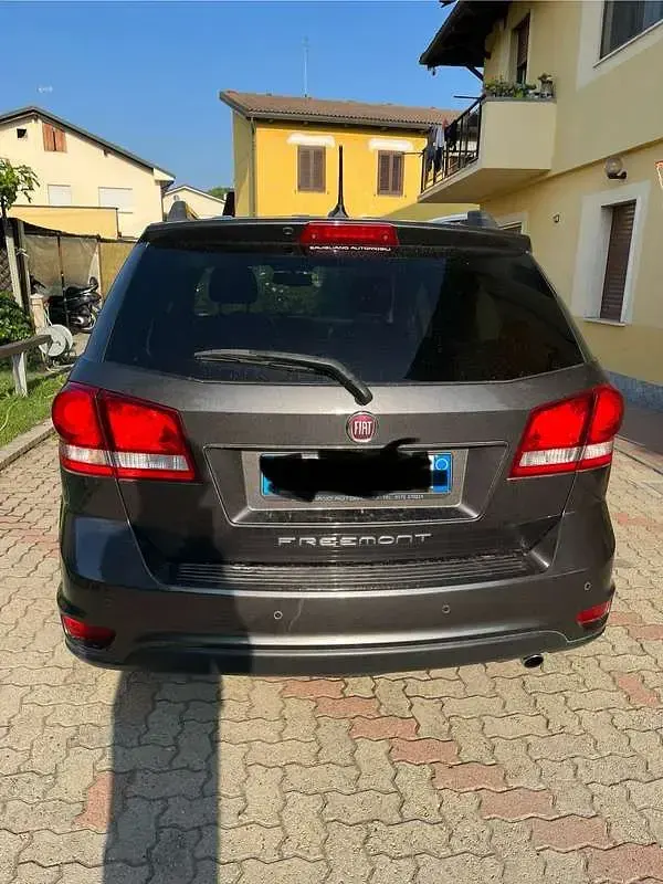 Usata Fiat Freemont Lounge 140 CV (102 kW) 2014 Grigio SUV