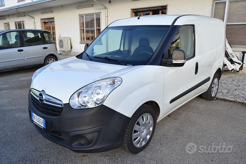 Bianco Usata 2017 Opel Combo Monovolume | 8500 € (Ottimo prezzo) - Immagine 1/4