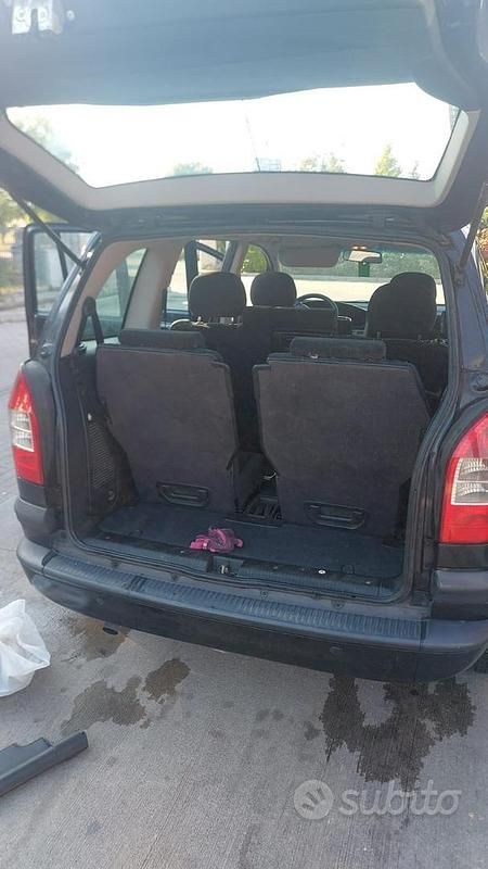 Usata Opel Zafira Elegance 125 CV (91 kW) 2003 Nero Monovolume