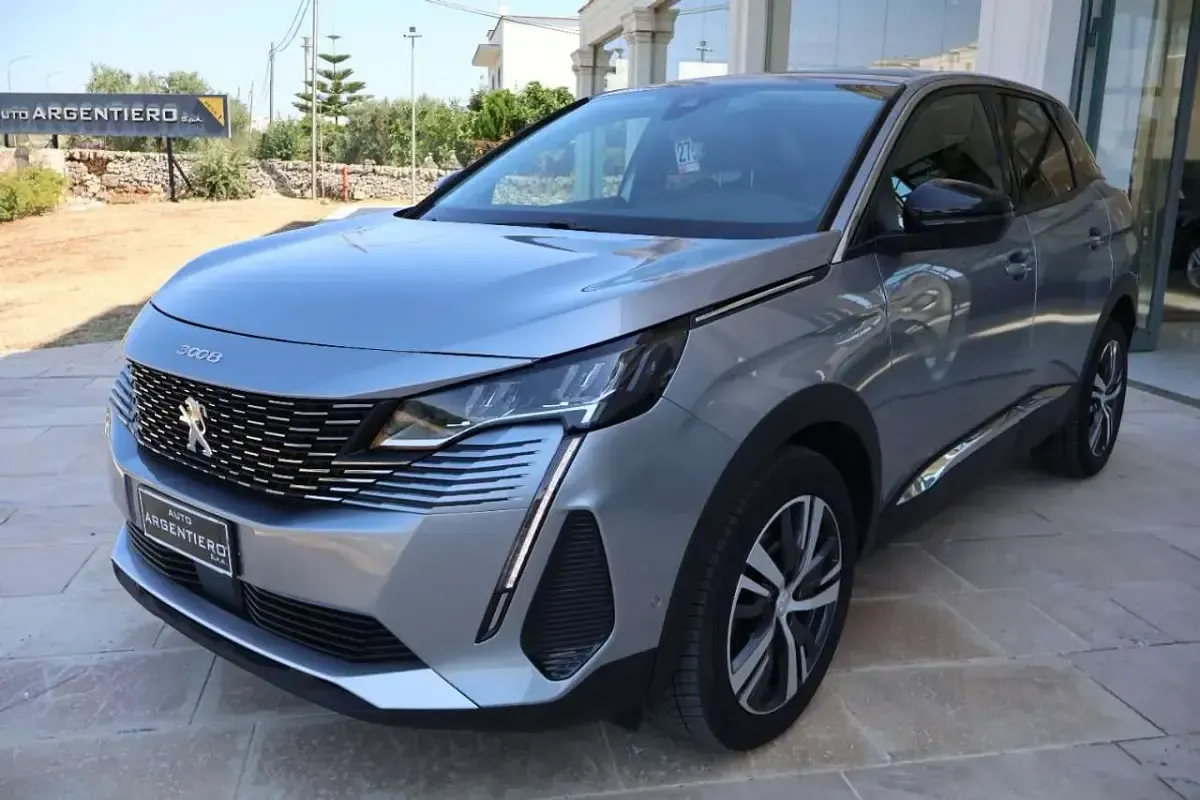 Usata Peugeot 3008 Allure 131 CV (96 kW) 2023 Grigio artense met SUV