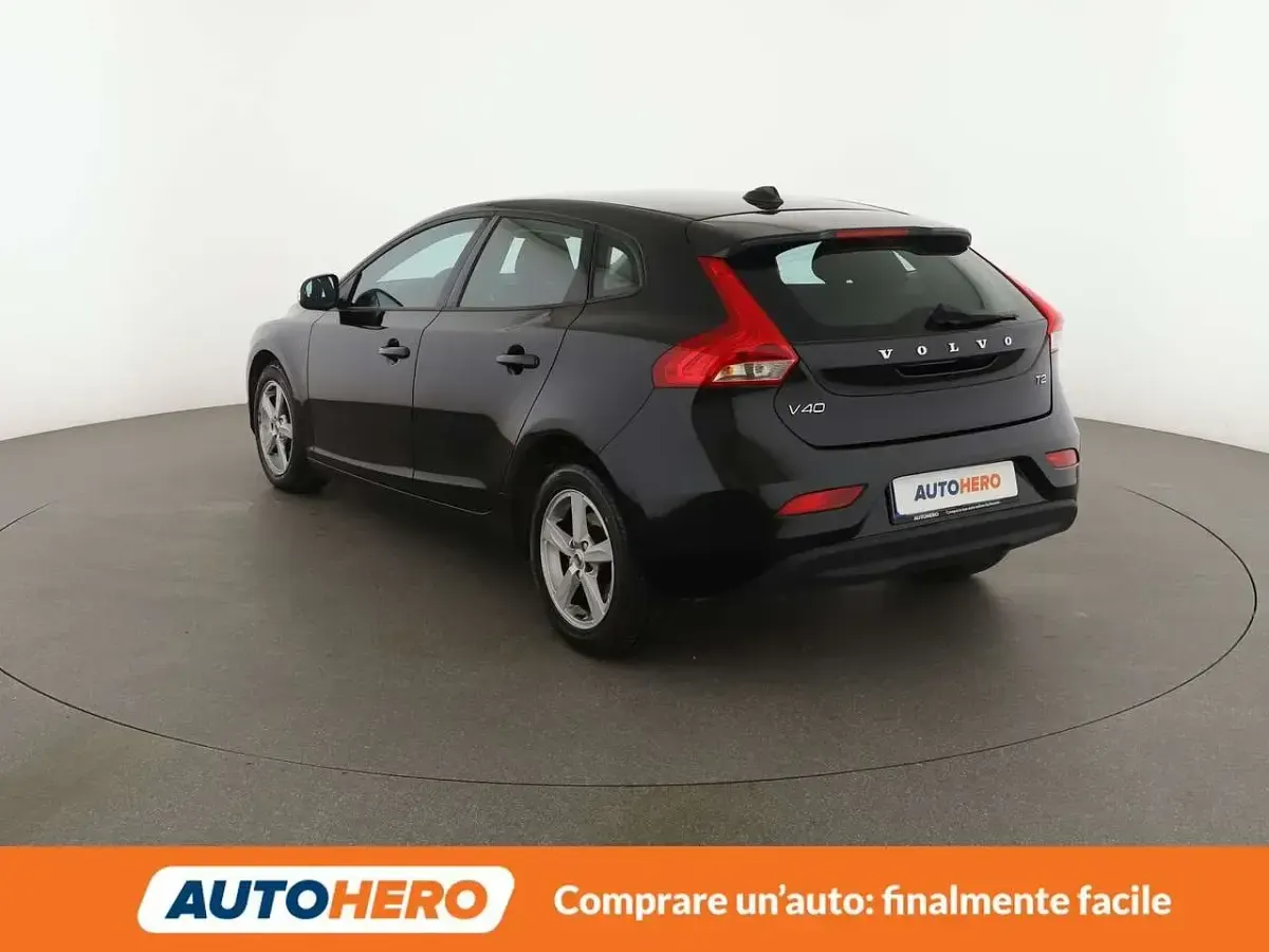 Second-hand Volvo V40 Kinetic 122 CP (89 kW) 2018 Negru Break